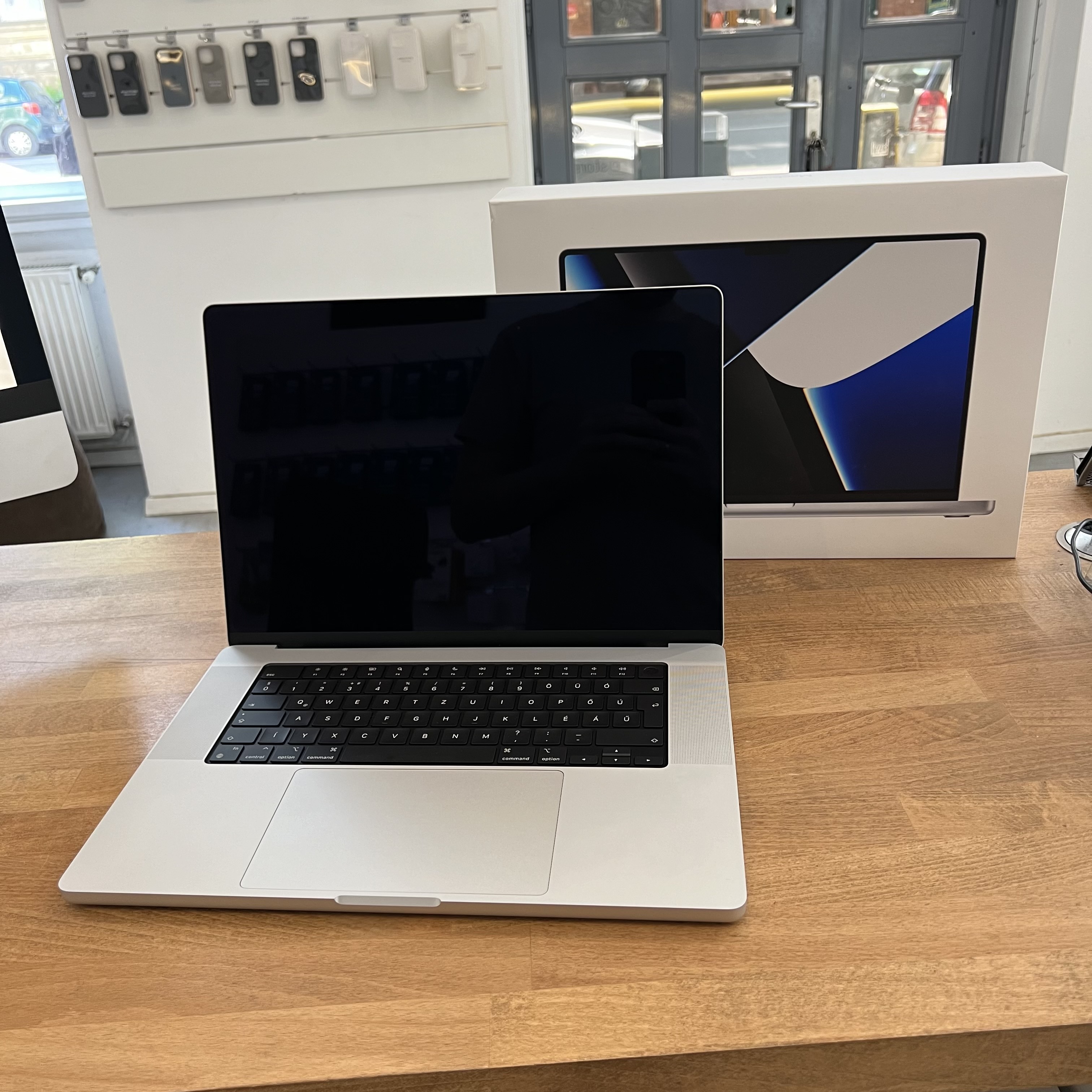 2021 MacBook Pro 16' / M1 Chip / 16GB / 1TB